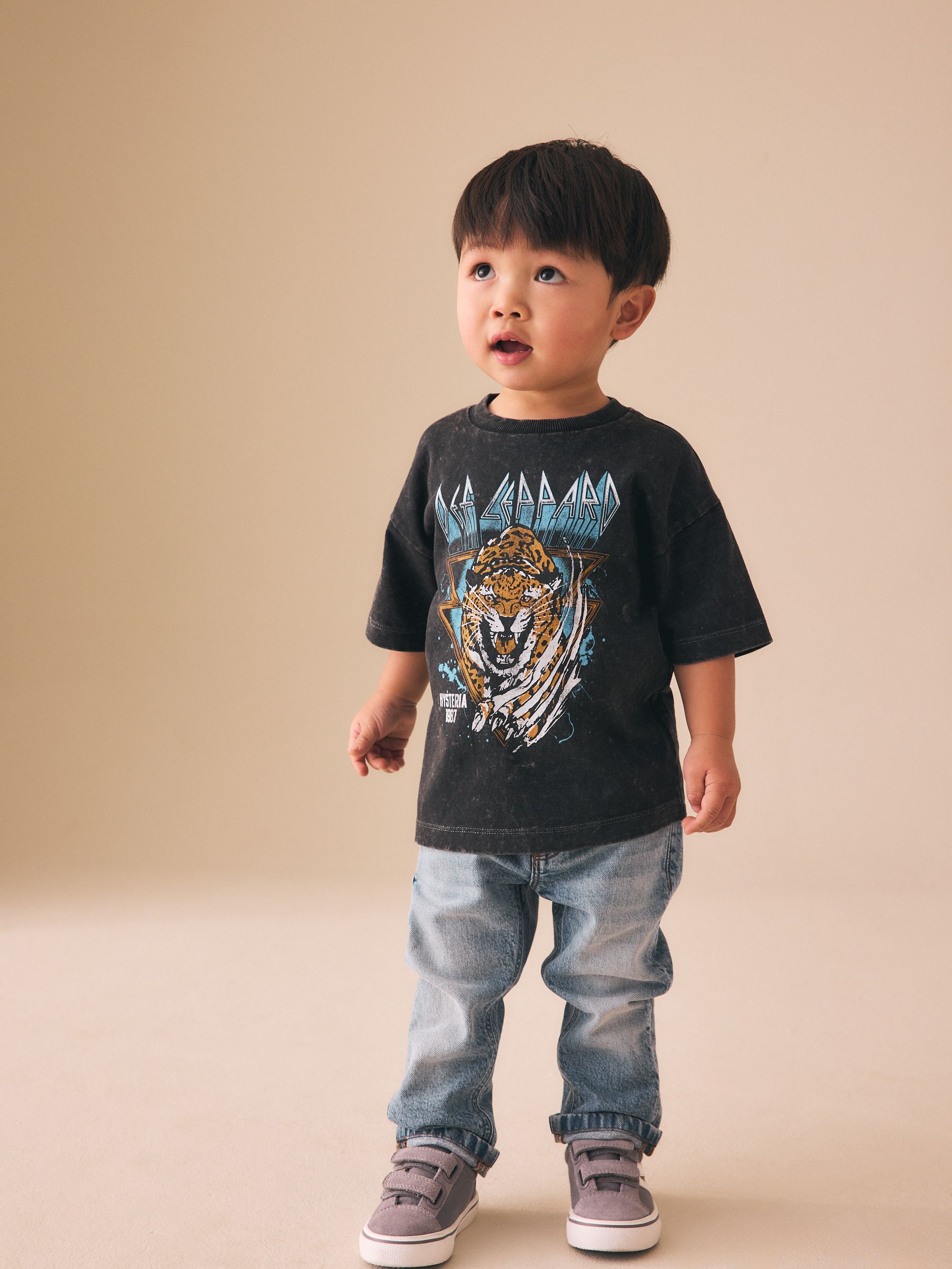 Next：日本 ウォッシュドブラック - バンド グラフィック 半袖Tシャツ
