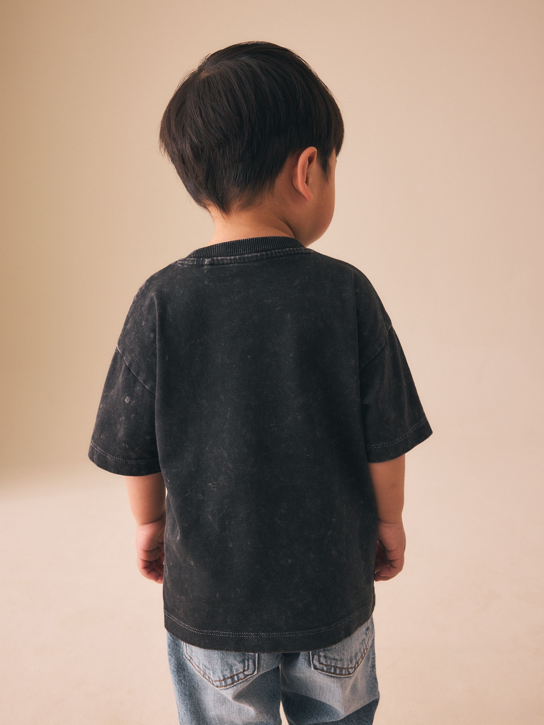 Next：日本 ウォッシュドブラック - バンド グラフィック 半袖Tシャツ