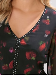 Vestido com fita cravejada Yours Curve - Imagem 5 de 6