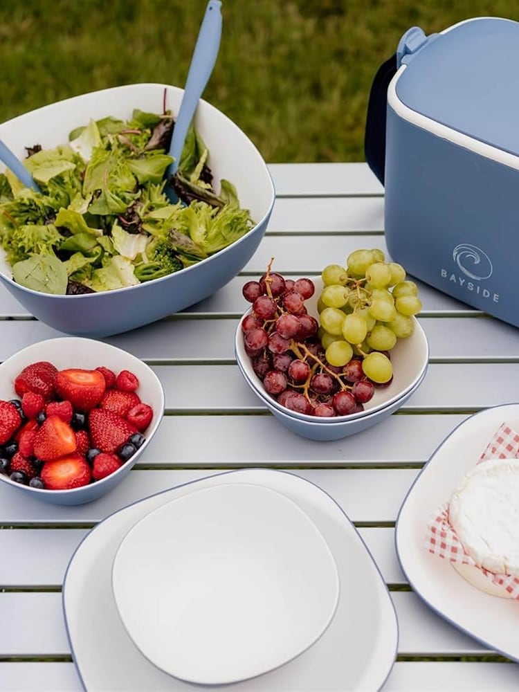 Bayside 16 Piece Blue Pool Two Tone Picnic Dinner Set - Image 1 of 3