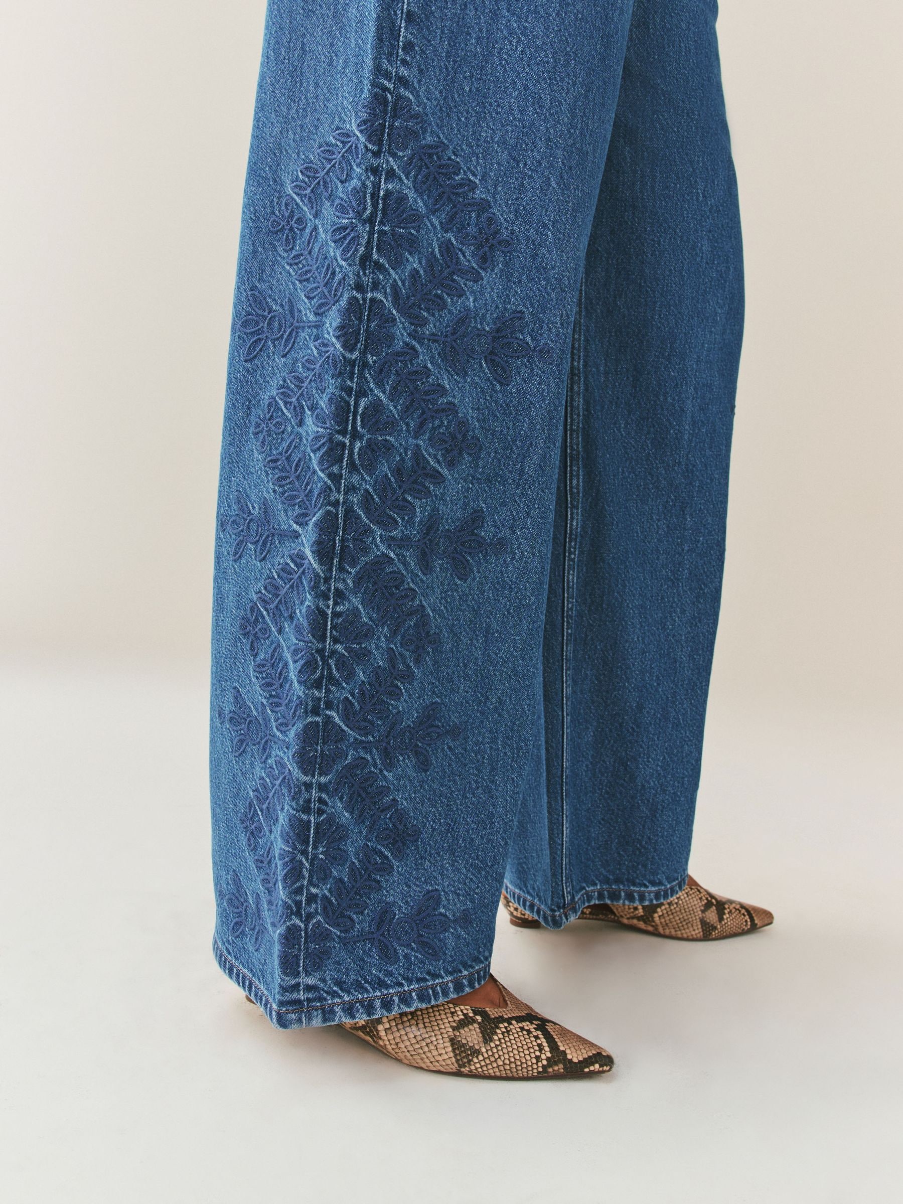 Kopen Middenblauw met bloemenborduursel - Zandloper denim jeans