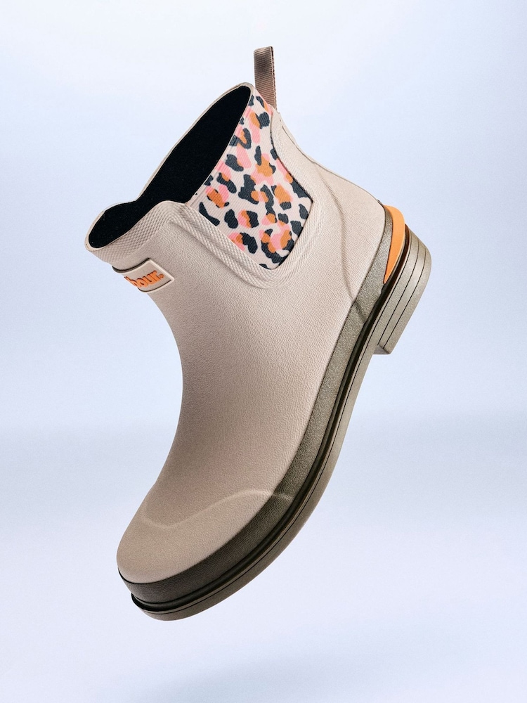 צבע שמנת ערפל עם הדפס מנומר - ®Barbour מגפוני גומי מתקפלים, דגם Abbeyfield - תמונה 1 מתוך 13 צבע שמנת ערפל עם הדפס מנומר - ®Barbour מגפוני גומי מתקפלים, דגם Abbeyfield - תמונה 1 מתוך 13