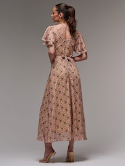Vestido longo de chiffon com mangas de anjo e camadas Jolie Moi - Imagem 2 de 6