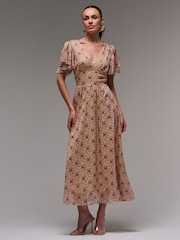 Vestido longo de chiffon com mangas de anjo e camadas Jolie Moi - Imagem 3 de 6