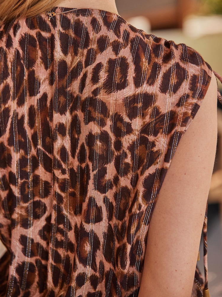 Blusa envolvente Sosandar Metallic com estampa de leopardo e pregas Crinkle - Imagem 5 de 5