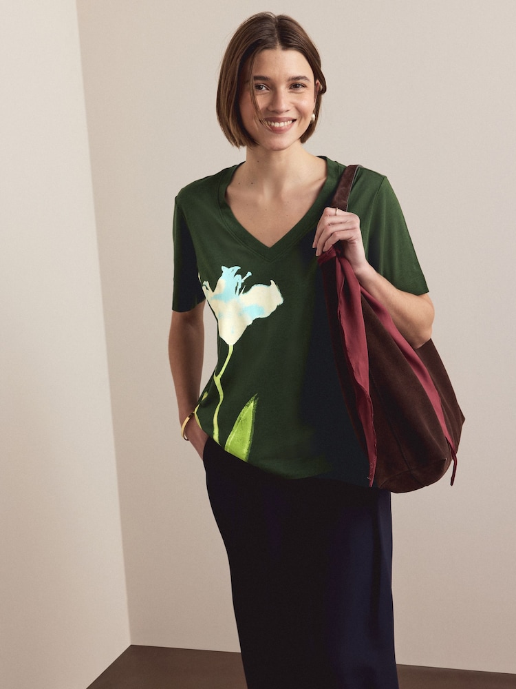 Zielony wzór kwiatowy - Luźna koszulka z bawełny i modalu z dekoltem w szpic - Obraz 1 z 7