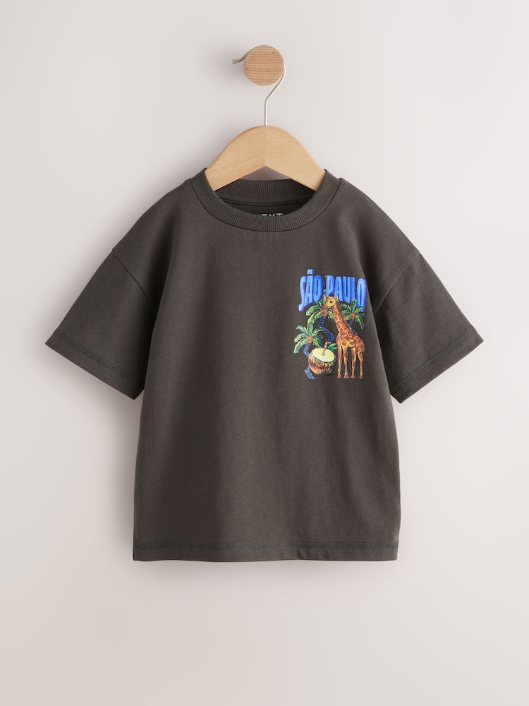 Charcoal Grey Sao Paulo - تيشرت بكُم قصير مزين بطبعة على الظهر (3 شهور-7 سنوات) - صورة 1 من 5 Charcoal Grey Sao Paulo - تيشرت بكُم قصير مزين بطبعة على الظهر (3 شهور-7 سنوات) - صورة 1 من 5