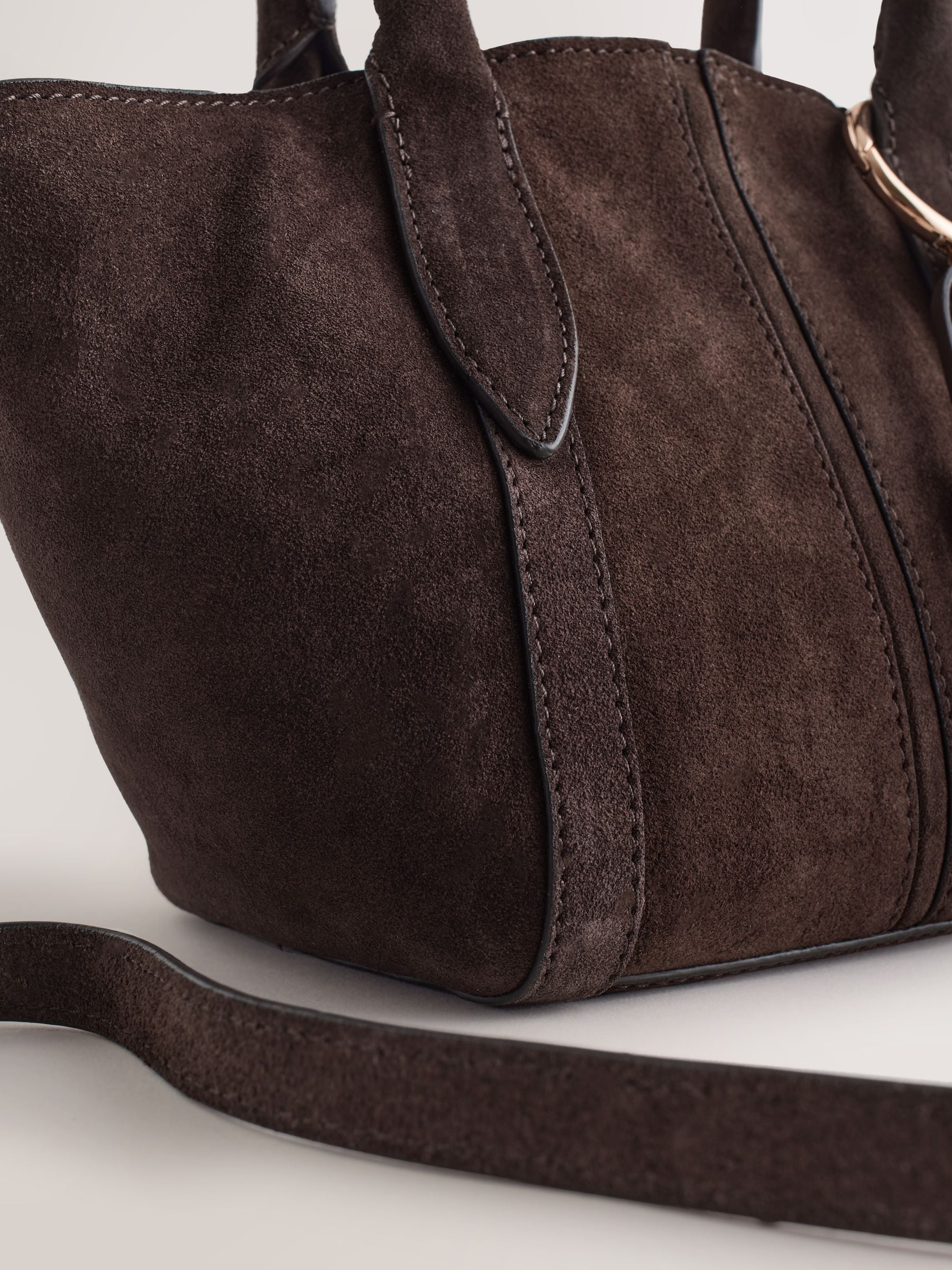 Acheter Marron chocolat - Sac à bandoulière en cuir avec breloque