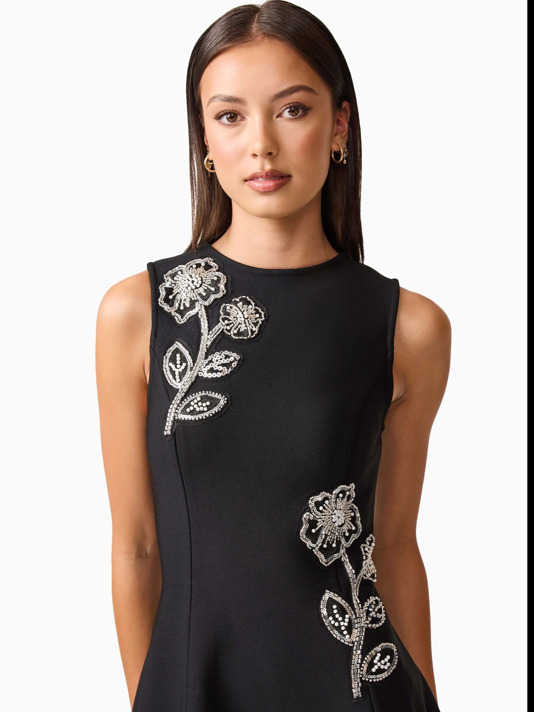 elliatt black midi dress Elliatt Soleil A-Line Midi Dress in Black TrenLend