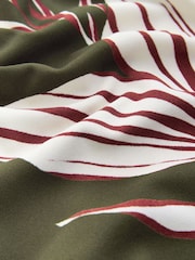 أخضر كاجي طبعة زهور - فستان طويل بتصميم كاب - صورة 6 من 7