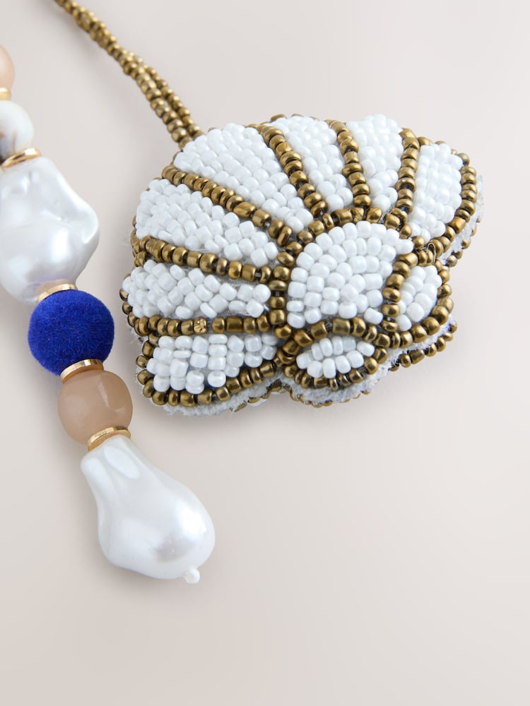 White Beaded Shell Bag Charm - Image 2 of 3