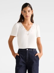 Blusa com detalhes bordados Luna Forever New - Imagem 1 de 5