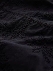 Nyeusi - Embroidered Palm Tree Sleeveless Top - Picha 6 kati ya 7