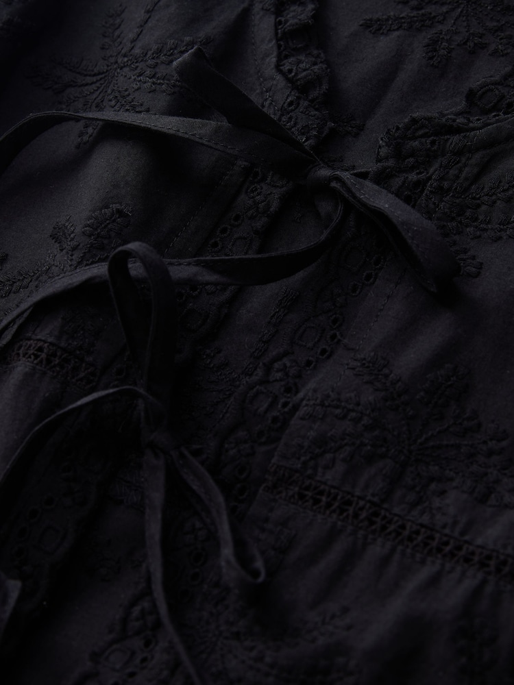 Nyeusi - Embroidered Palm Tree Sleeveless Top - Picha 7 kati ya 7