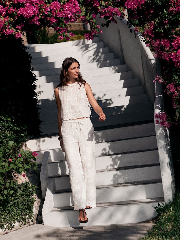 أبيض - Lace Embroidered Shell Top - Image 1 of 3