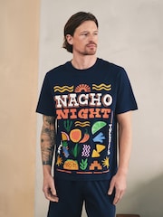 কালো - গ্রাফিক শর্ট স্লিভ জার্সি পায়জামা সেট - 11এর মধ্যে 3 ছবি