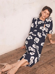 Vestido a media pierna con estampado de flores de Mint Velvet - Imagen 2 de 6