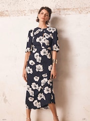 Vestido a media pierna con estampado de flores de Mint Velvet - Imagen 3 de 6
