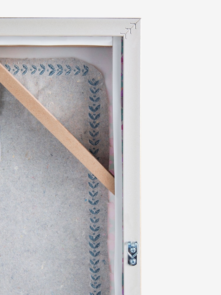 Floral and Bird Embroidered Detail Framed Wall Art - 5मध्ये 5 तस्बिर Floral and Bird Embroidered Detail Framed Wall Art - 5मध्ये 5 तस्बिर