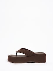 بني - Friends Like These Faux Suede Chunky Sole Toe Thong 90s Wedge Sandals - صورة 5 من 5