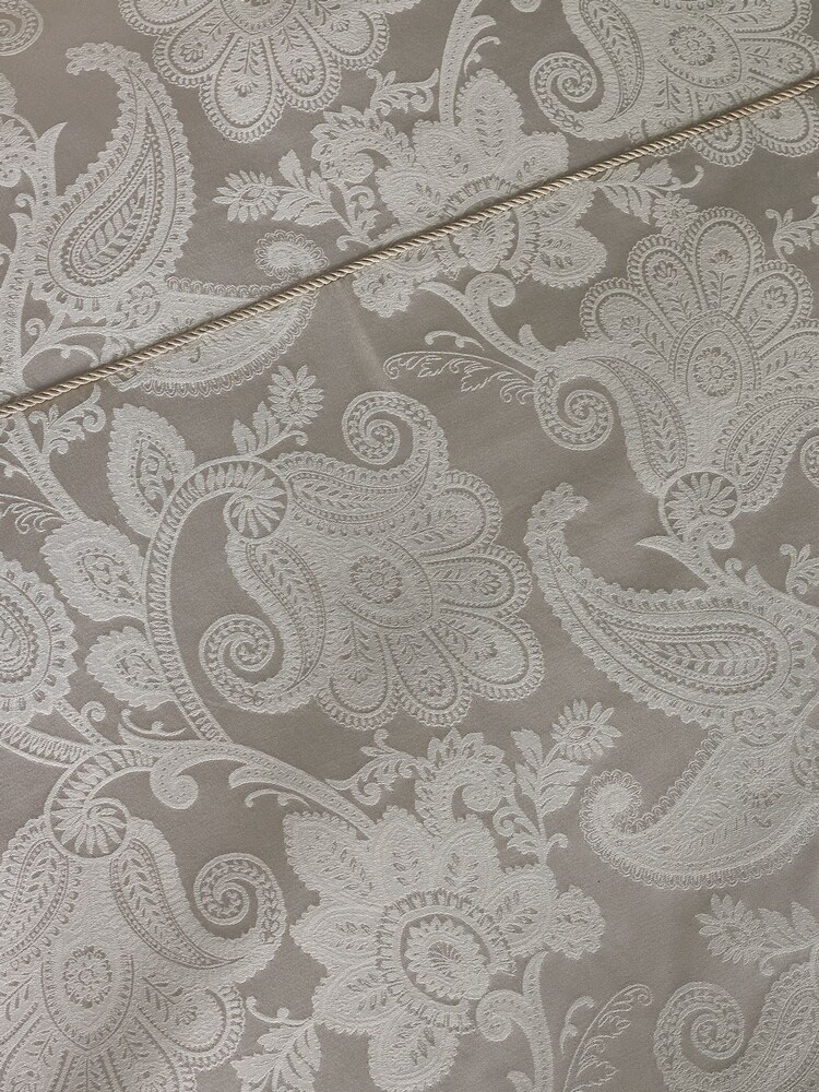 Catherine Lansfield Champagne Gold Opulent Jacquard Duvet Cover Set - Image 4 of 4