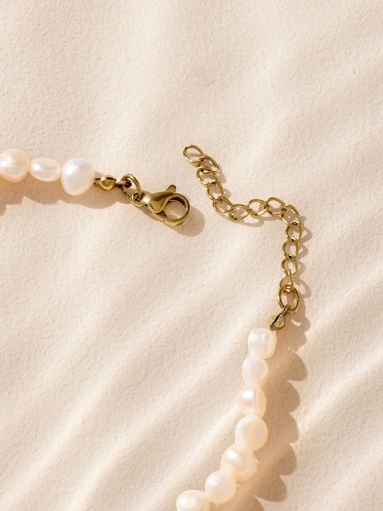 White Stainless Steel Pearl Bracelet - Image 2 of 4
