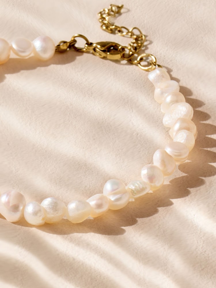 White Stainless Steel Pearl Bracelet - Image 4 of 4