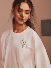 Bath & Body Works Green Daisies Cycling Shorts and T-Shirt Set - Image 4 of 11