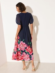 Navy Blomstrete  - Friends Like These Kortermet utsmykket Midi kjole - Bilde 2 av 5