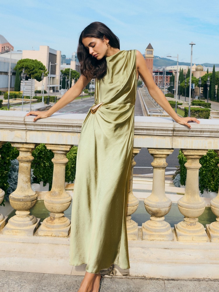أخضر زيتوني - Friends Like These Satin Sleeveless Draped Hardware Midi Dress - صورة 1 من 5