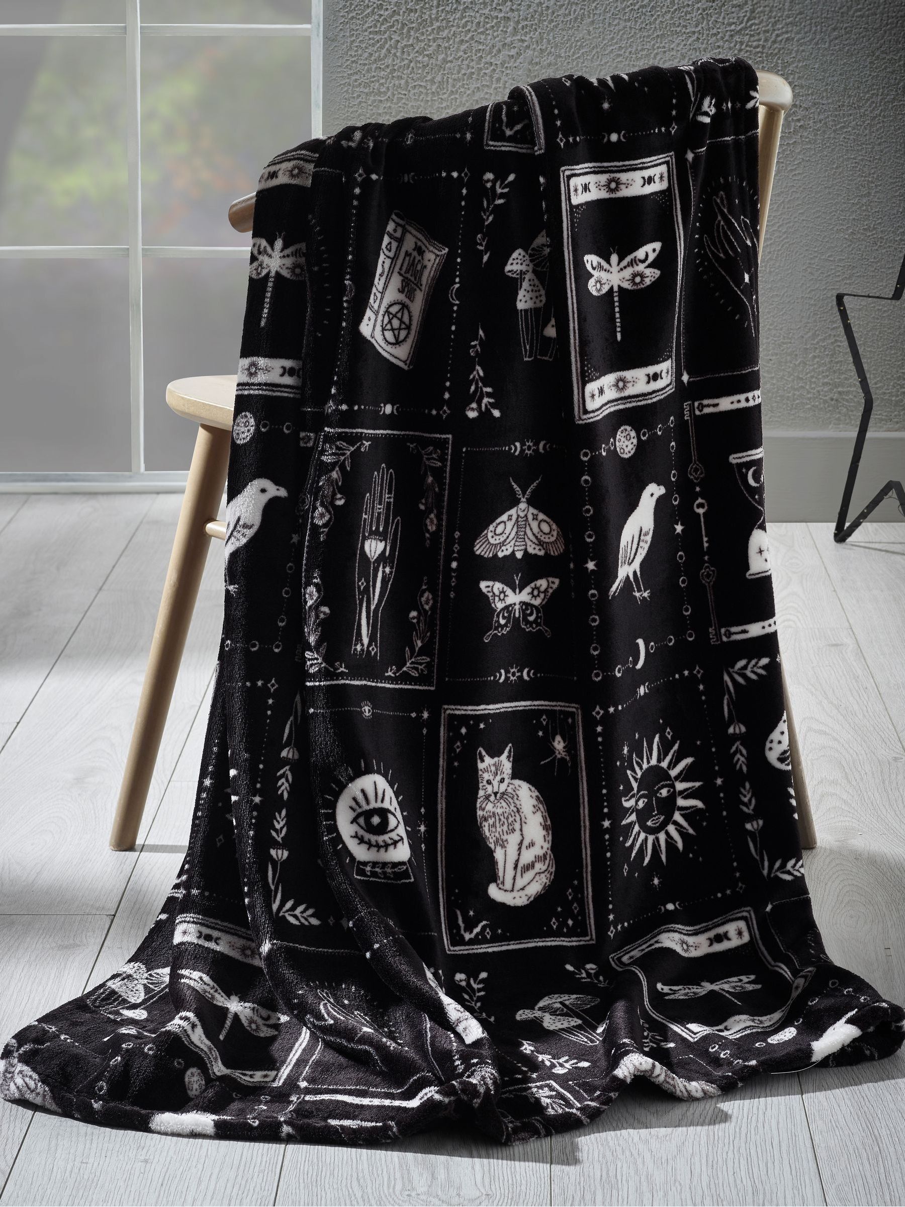 Catherine Lansfield Black Enchanted Witchcraft Cosy Fleece Blanket Throw, Sports Direct - Image 9