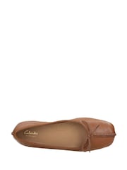 Braun - Clarks Freckle Ice Ballerinas aus Leder - Bild 7 von 7