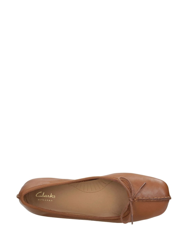 Braun - Clarks Freckle Ice Ballerinas aus Leder - Bild 7 von 7