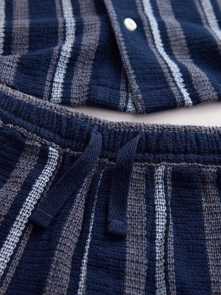 Tumši zils/balts - Short Sleeve Textured Stripe Shirt and Shorts Set (3-16yrs) - Attēls 4 no 4