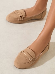 বাদামী Tan - Friends Like These নকল সোয়েড স্নাফেল ডিটেইল স্মার্ট ফ্ল্যাট লোফারগুলি - 5এর মধ্যে 1 ছবি