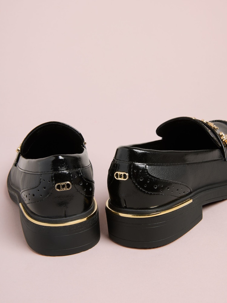 Lipsy Patent Butterfly Charm Slip On Skolesko Loafers - Bilde 2 av 4 Lipsy Patent Butterfly Charm Slip On Skolesko Loafers - Bilde 2 av 4