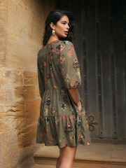 Vert kaki - National Trust x Next Short Sleeve Button Through Tiered Mini Dress - Image 4 de 8