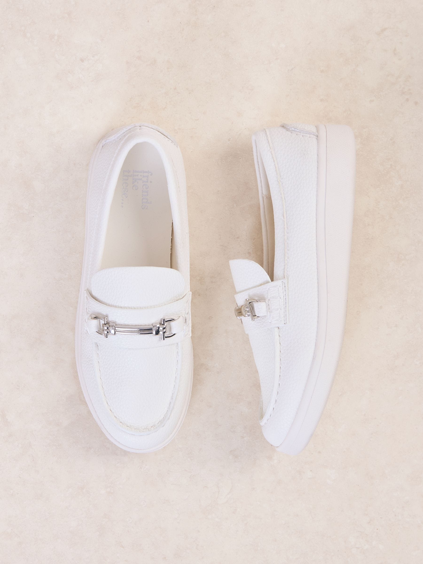 Next：日本 White Faux Leather - Friends Like These スナッフル