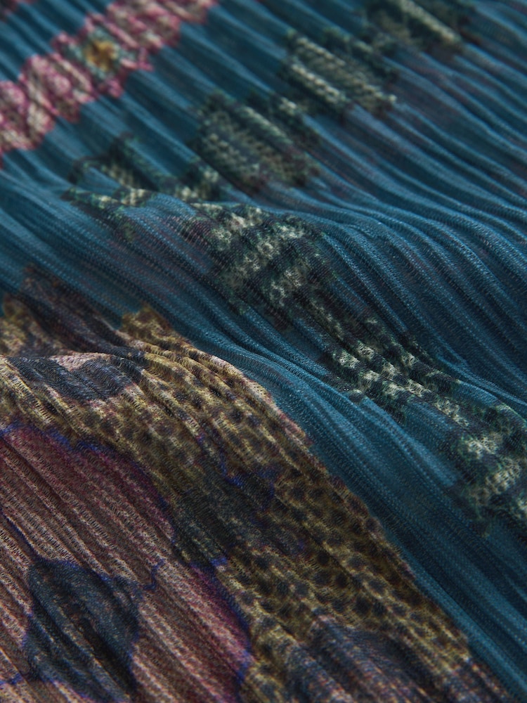 Blaugrüner Druck - National Trust x Next Crinkle-Mesh Langarmshirt mit Rundhalsausschnitt - Bild 9 von 9