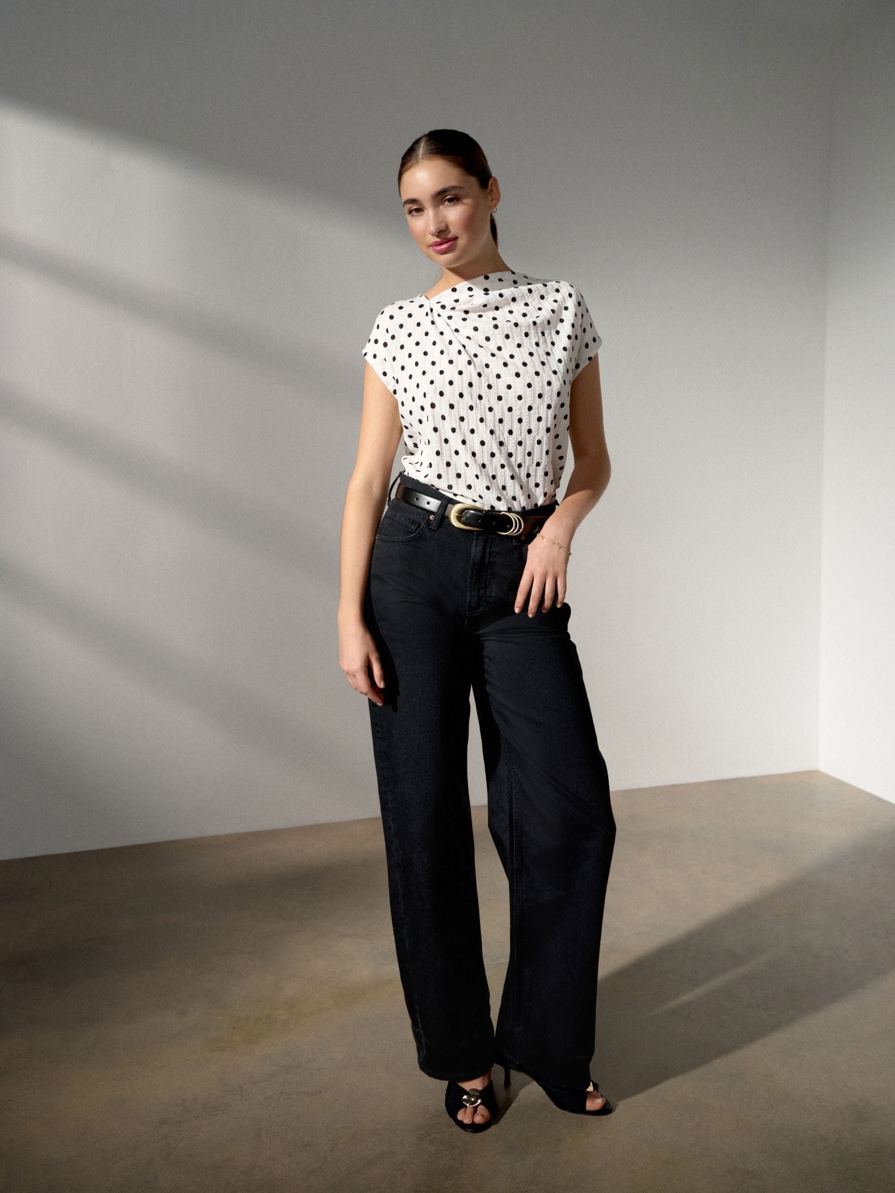 Buy Чорний/екрю в горошок - Asymmetric Pleated Drape Short Sleeve