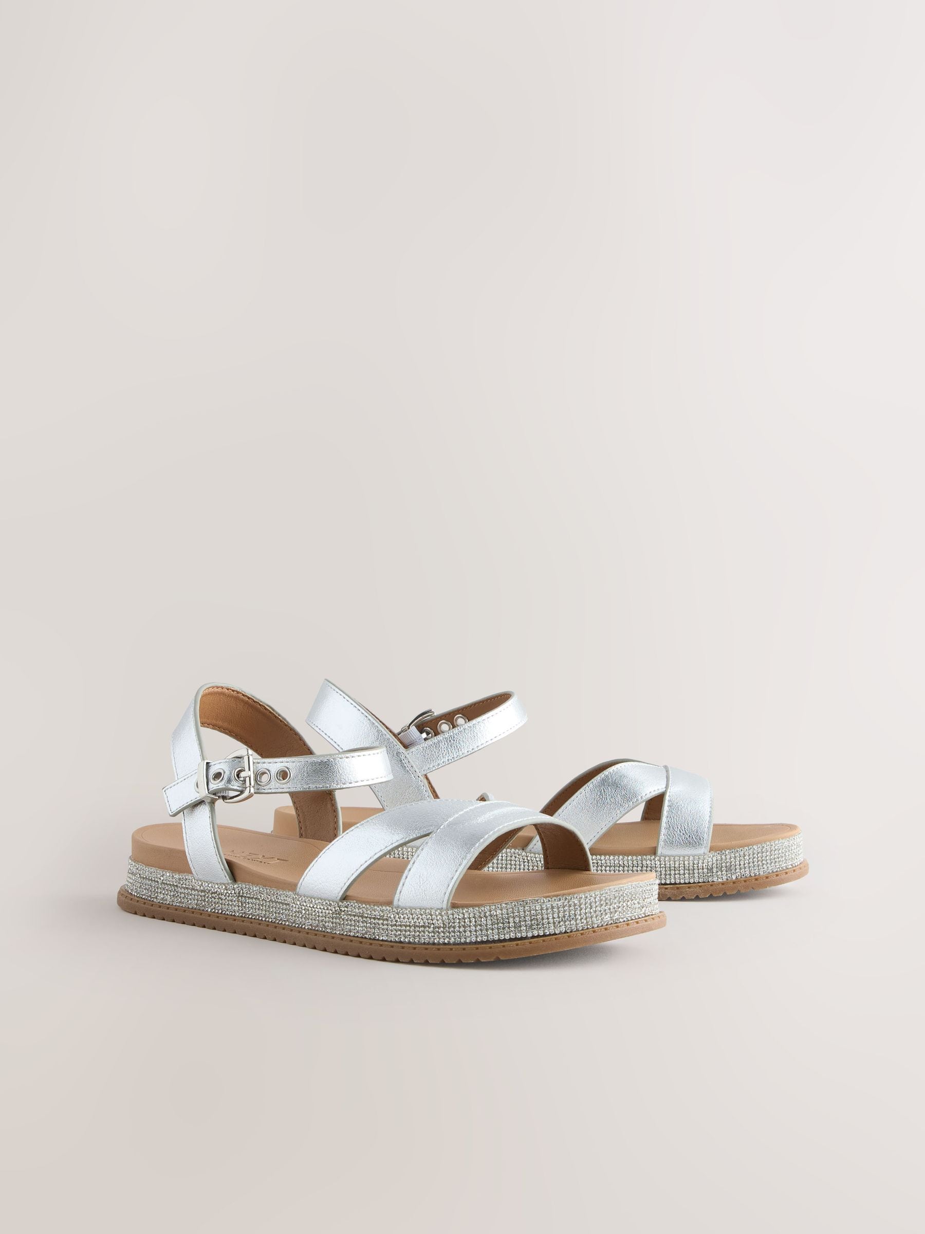 Next：日本 シルバー メタリック - Forever Comfort® クロスストラップ