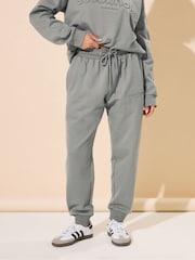 PixieGirl Petite Stockholm Embossed Joggers - Imagem 1 de 5