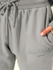 PixieGirl Petite Stockholm Embossed Joggers - Imagem 4 de 5