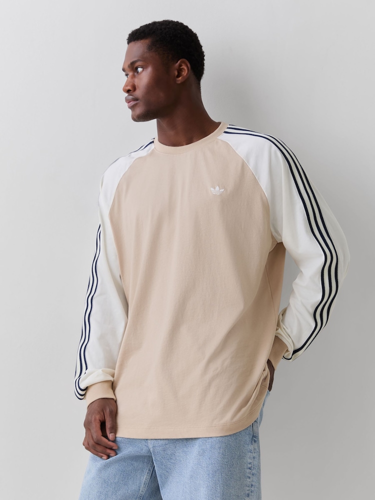صخري - adidas Originals Britcore Long Sleeve Cali Sweatshirt - صورة 1 من 7