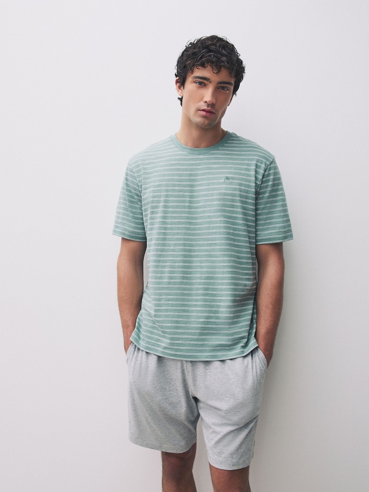 أخضر فاتح - طقم بيجامة مخططة بأكمام قصيرة - صورة 2 من 12