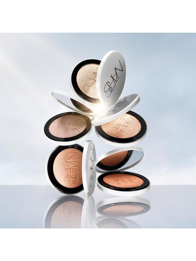 NARS Light Reflecting Powder Luminizer - Image 7 of 7 NARS Light Reflecting Powder Luminizer - Image 7 of 7