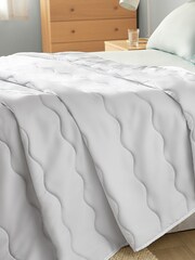 Silentnight Summer Breeze Duvet 2.5 Tog - Image 1 of 9
