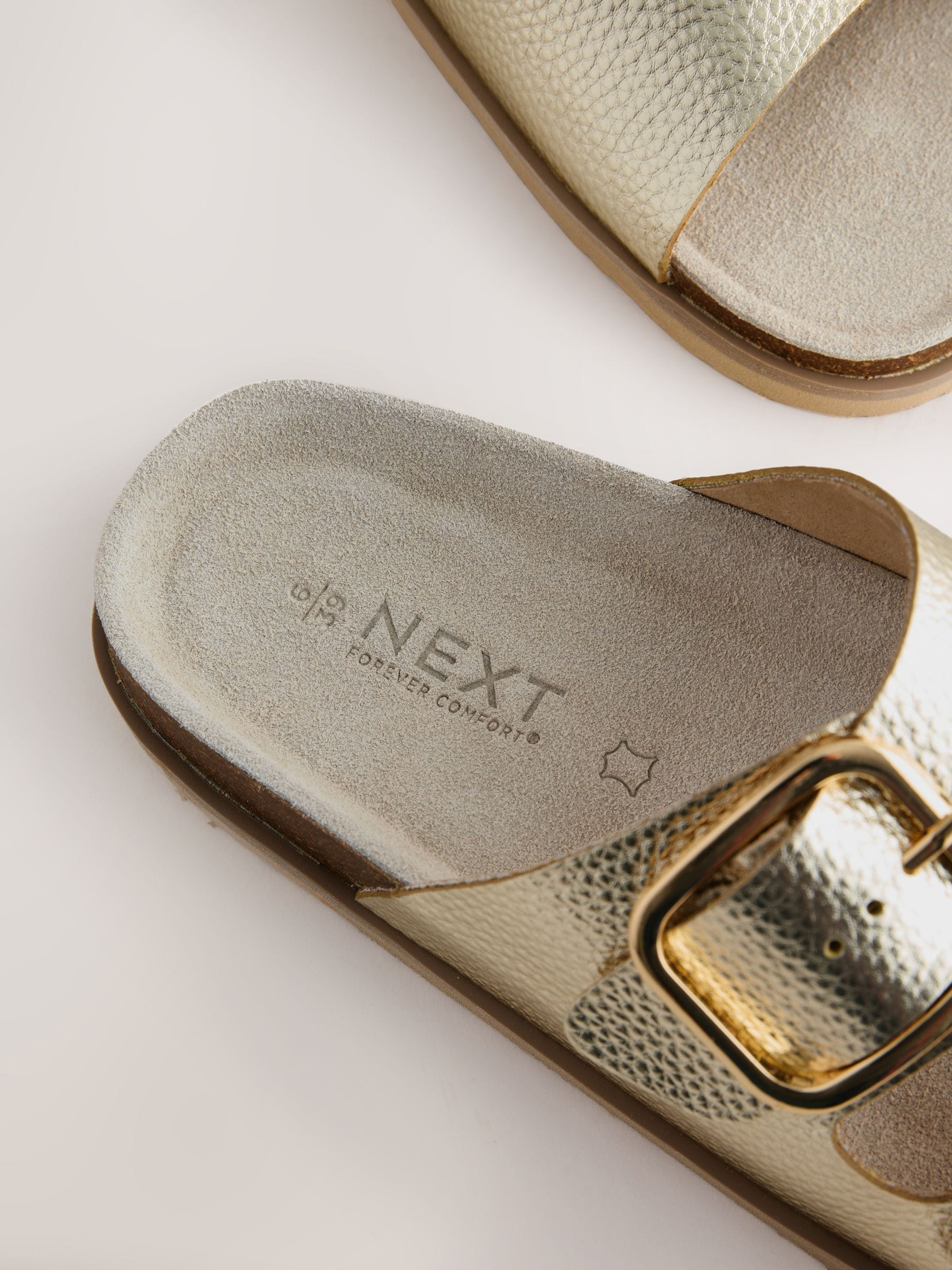 『ハミ フラ 62 GOLD LEATHER』 Buy Gold Leather Standard Fit Double Strap Footbed Sandals from