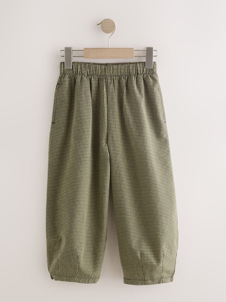 משבצות בצבע ירוק זית - מכנסיים בגזרת חבית עם גומי במותן (גיל 3 עד 16) - תמונה 1 מתוך 4 משבצות בצבע ירוק זית - מכנסיים בגזרת חבית עם גומי במותן (גיל 3 עד 16) - תמונה 1 מתוך 4