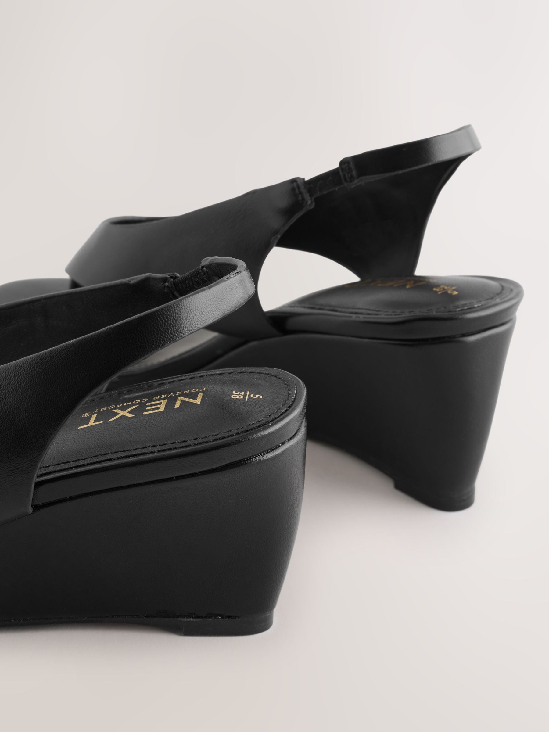 Buy Чорний - Клини Forever Comfort® Toepost Slingback танкетка з